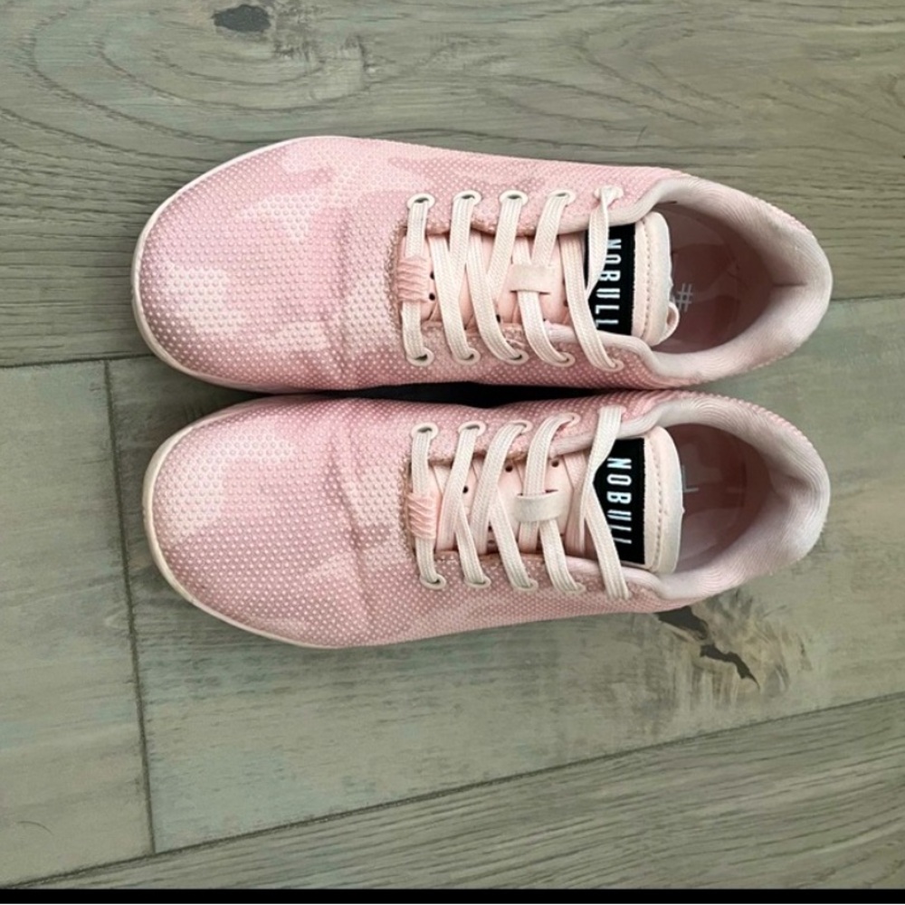 LIKE NEW NOBULL “super fabric” trainer (W 7.5)